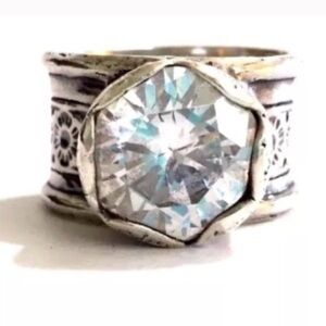Ring Silpada Queen For A Day. Sterling silver etched band and beautiful large CZ